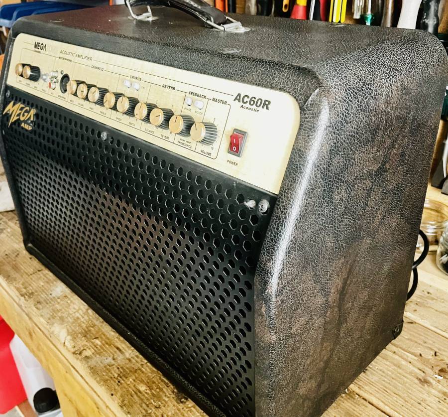 Ampli acoustique Megatone AC60R – 2×30W – Chorus/Reverb